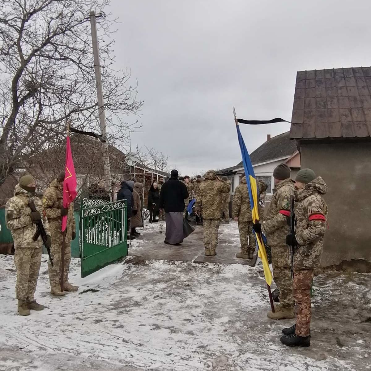 Новини Хмельницького - фото з Загинули військові з Хмельниччини: Сергій Ступницький, Сергій Кузема, Олександр Вербило Возможно, это изображение 7 человек