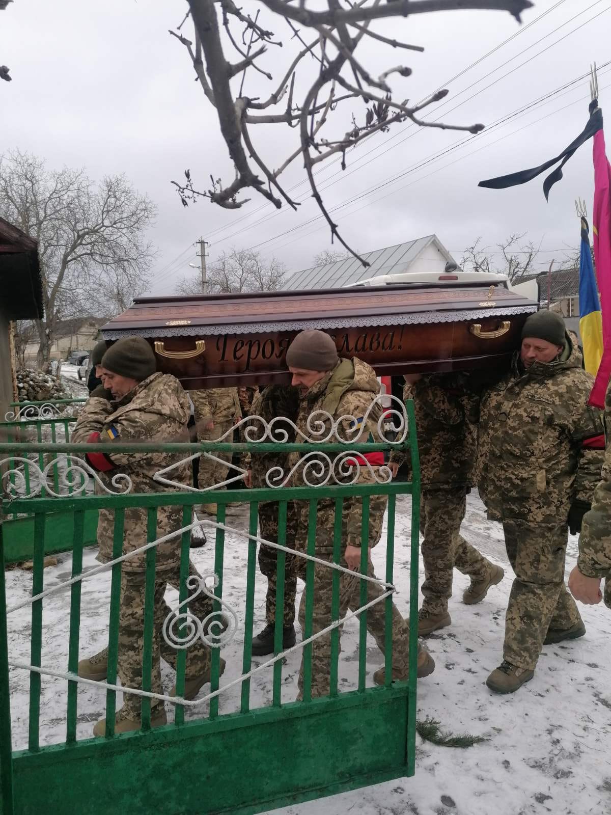 Новини Хмельницького - фото з Загинули військові з Хмельниччини: Сергій Ступницький, Сергій Кузема, Олександр Вербило Возможно, это изображение 2 человека и текст