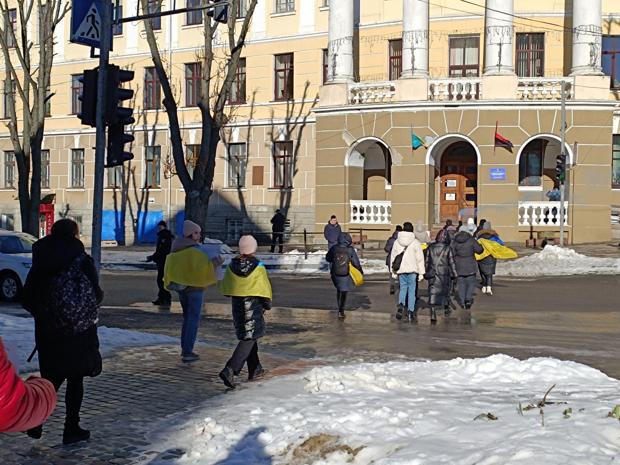 Новини Тернополя - фото з «Вимагаємо термінів служби!», «Військові теж втомлюються»: у центр Тернополя вийшли мітингувальники