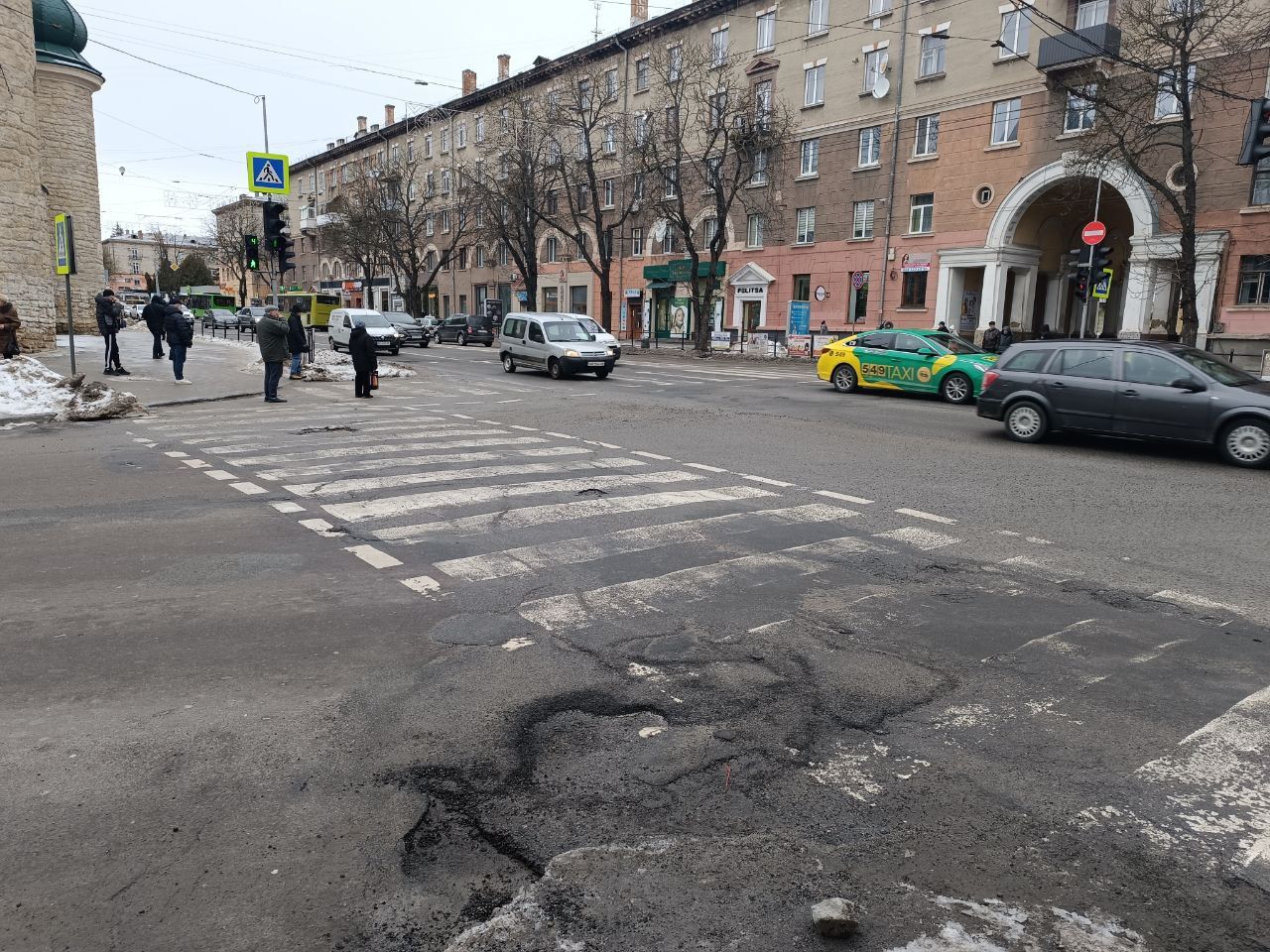 Новини Тернополя - фото з У Тернополі місцями латають ями. Чи ефективні такі роботи – пояснюють експерти