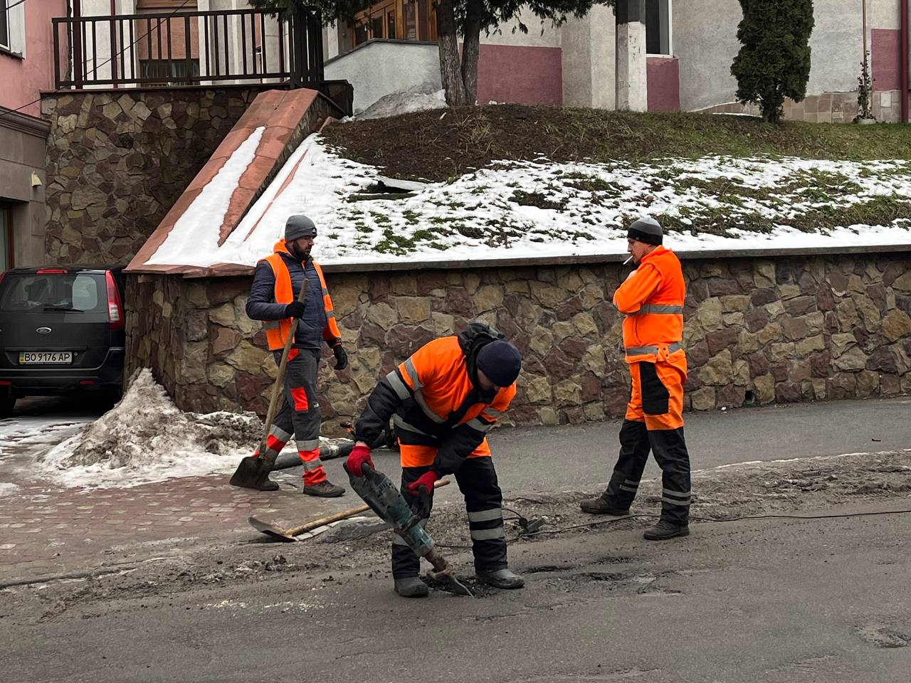 Новини Тернополя - фото з У Тернополі місцями латають ями. Чи ефективні такі роботи – пояснюють експерти