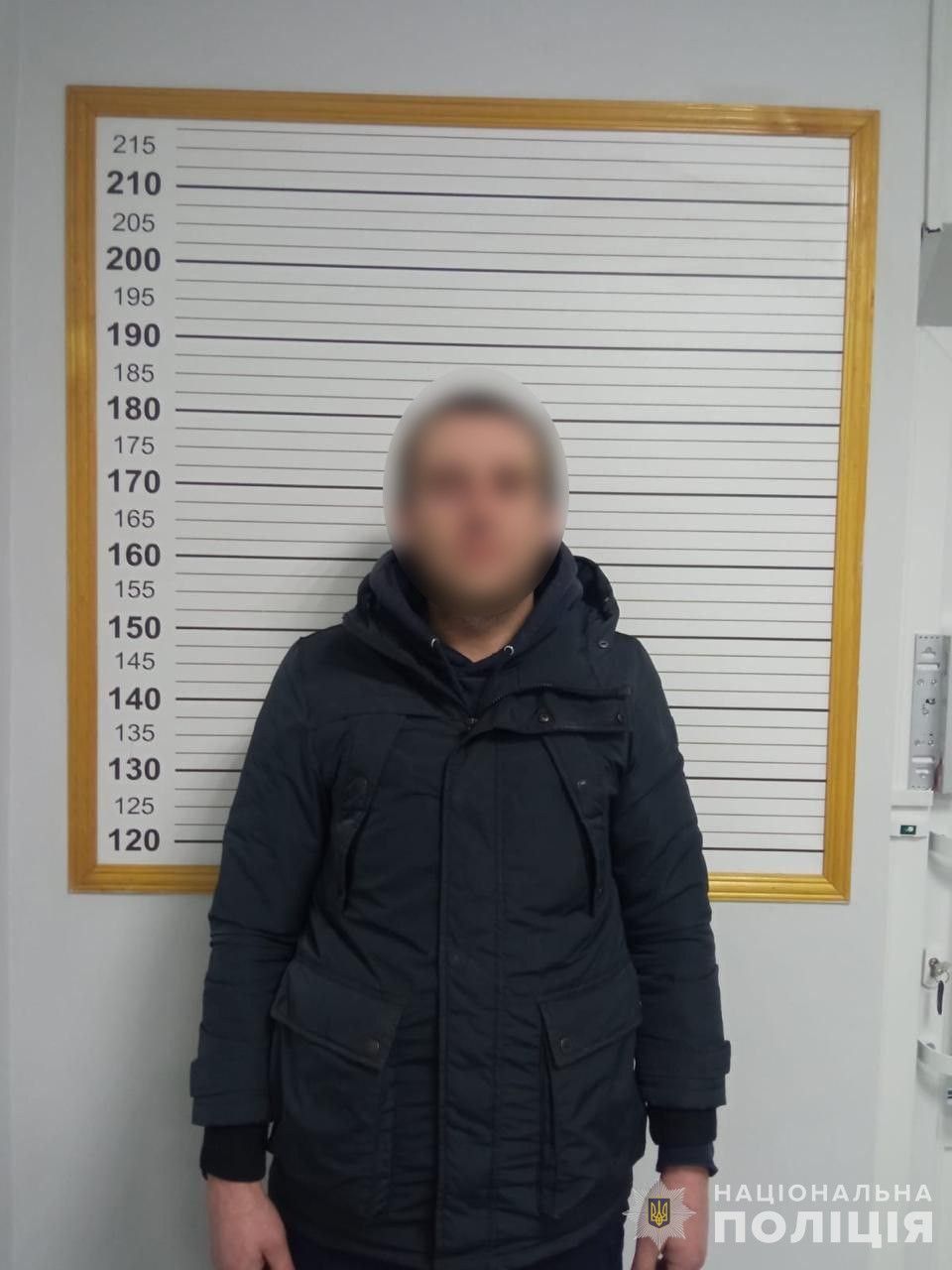 Новини Вінниці - фото з Затримали чоловіка, який перекинув пакунок з канабісом на територію виправної колонії