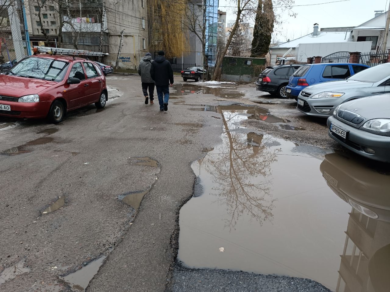 Новини Тернополя - фото з У Тернополі місцями латають ями. Чи ефективні такі роботи – пояснюють експерти
