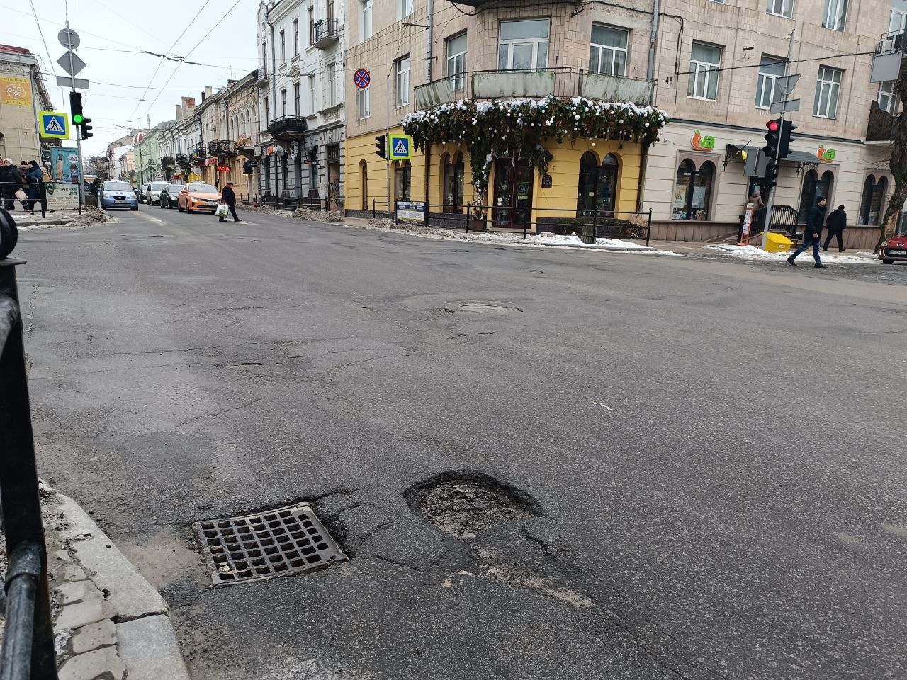 Новини Тернополя - фото з У Тернополі місцями латають ями. Чи ефективні такі роботи – пояснюють експерти