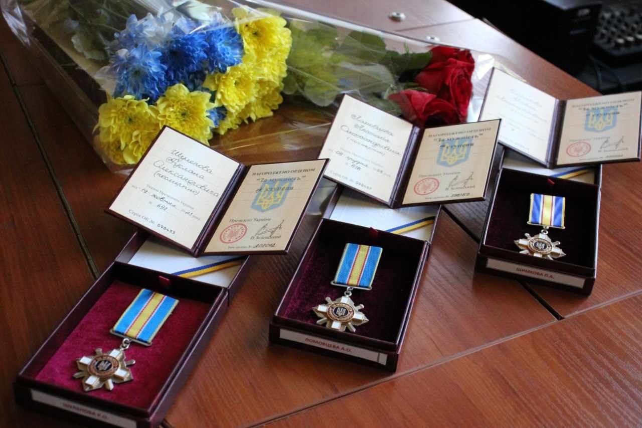 Новини Хмельницького - фото з Сім’ям полеглих бійців із Хмельниччини вручили державні нагороди