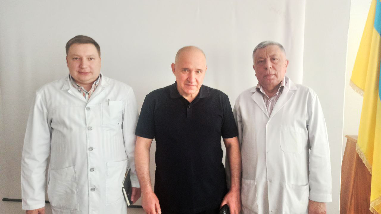 Новини Тернополя - фото з У Тернопільській обласній дитячій лікарні консультуватимуть відомі київські кардіохірурги На зображенні може бути: 3 людини