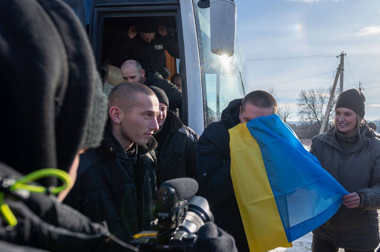 Новини Козятина - фото з «207 родин вже щасливі»: сьогодні відбувся обмін полонених. Серед звільнених є вінничанин