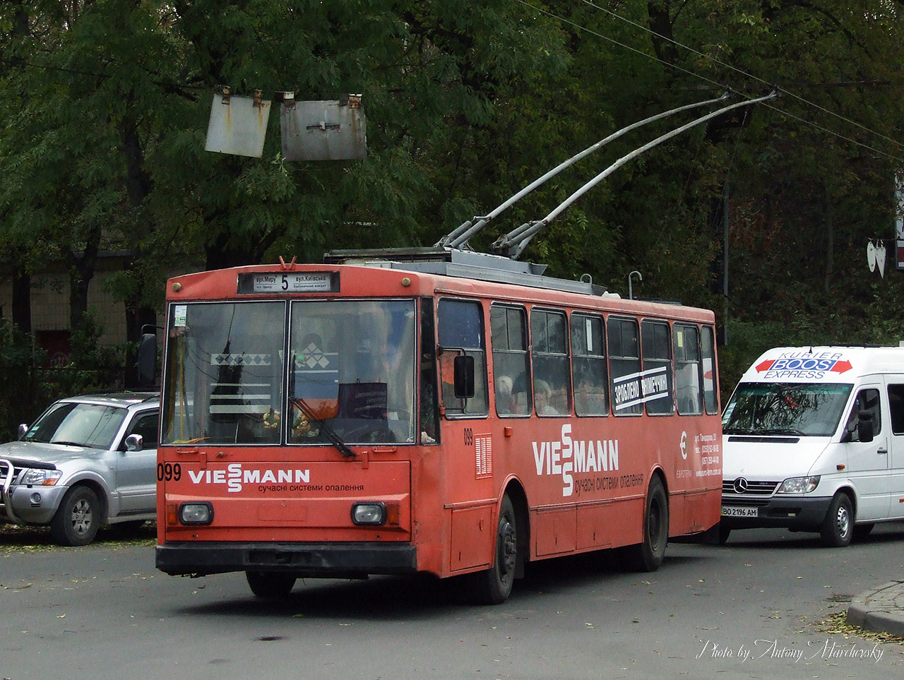 Новини Тернополя - фото з Який був громадський транспорт Тернополя 13 років тому: дивіться підбірку фото На зображенні може бути: трамвай та текст