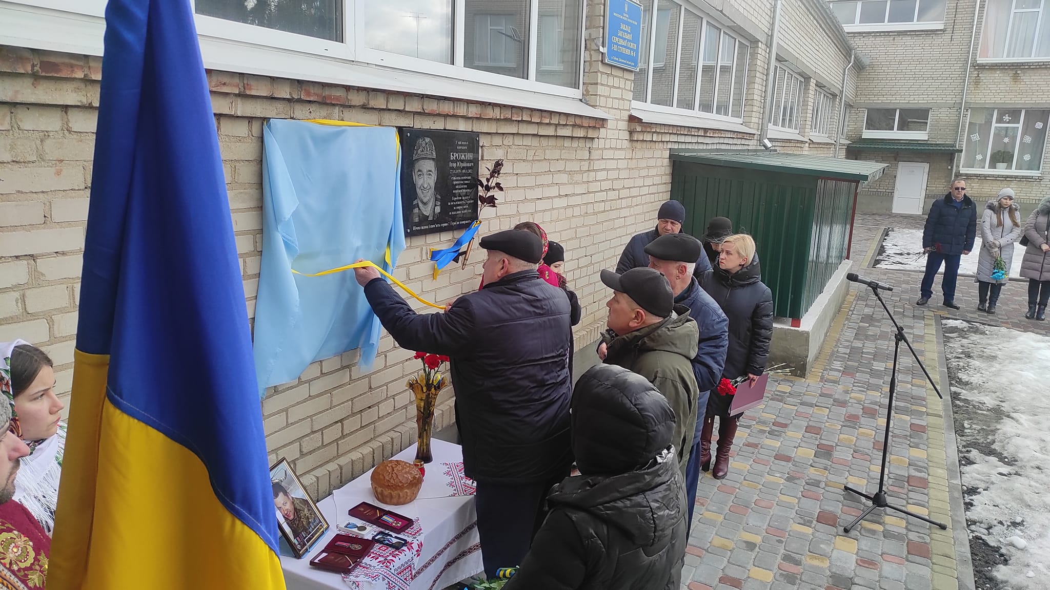 Новини Вінниці - фото з У Гайсині відкрили пам'ятну дошку на честь загиблого льотчика Сергія Колісніченка