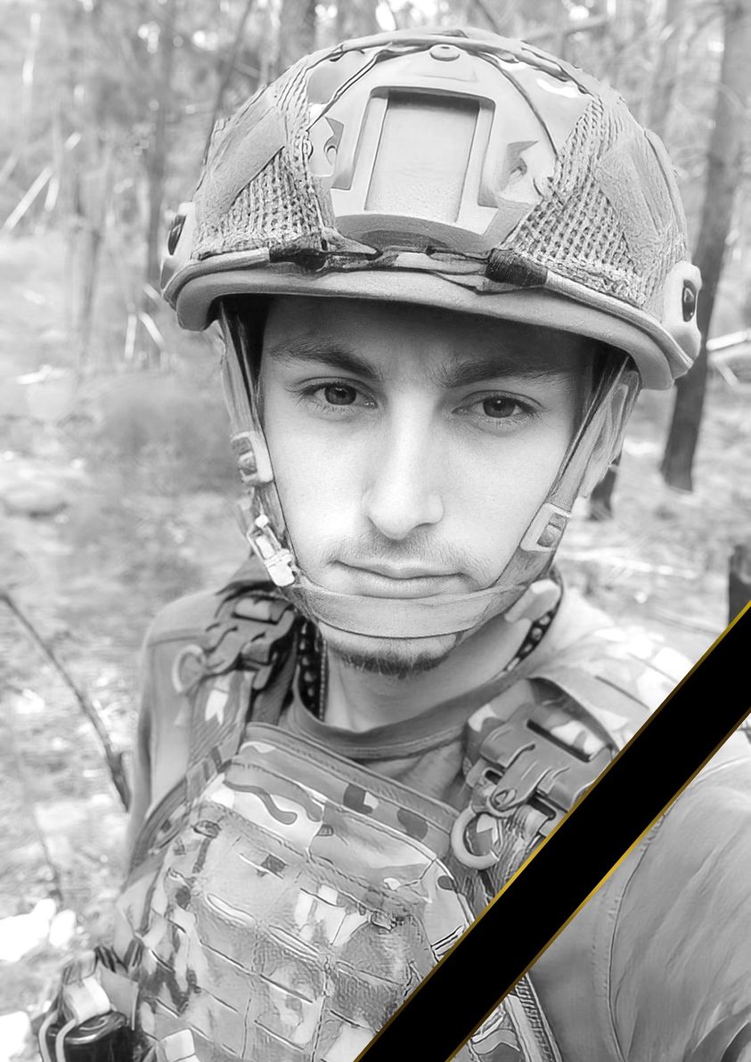 Можливо, це чорно-біле зображення 1 людини