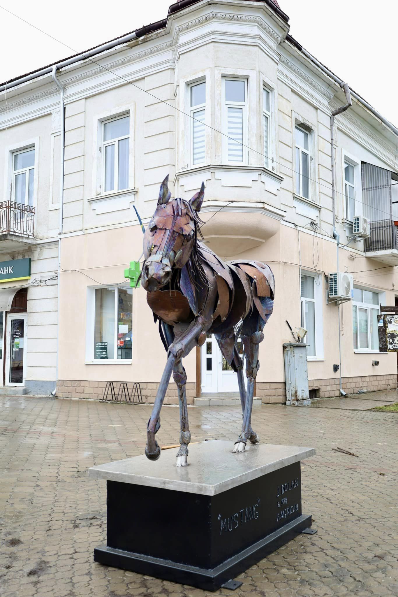Новини Тернополя - фото з Місто з Америки подарувало Копичинцям скульптуру «Мустанг»