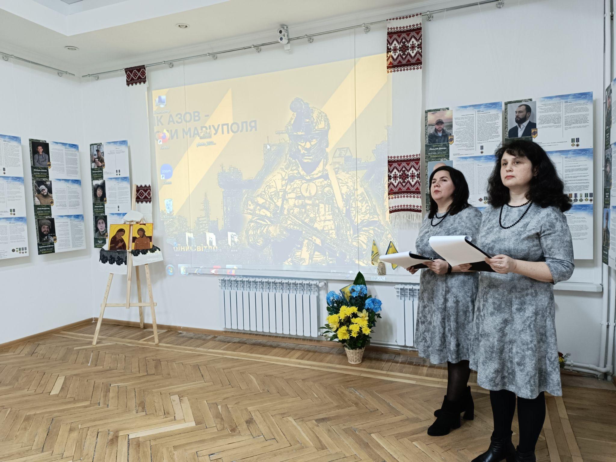 Новини Тернополя - фото з Мешканці Тернополя можуть відвідати виставку про «янголів Маріуполя» (Репортаж)