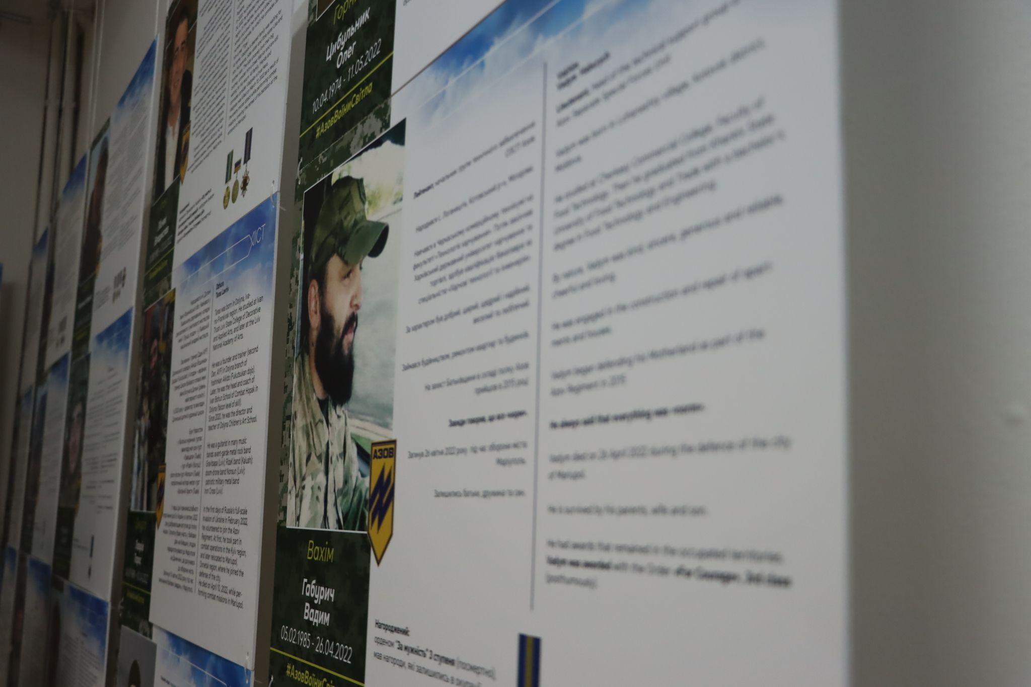 Новини Тернополя - фото з Мешканці Тернополя можуть відвідати виставку про «янголів Маріуполя» (Репортаж)