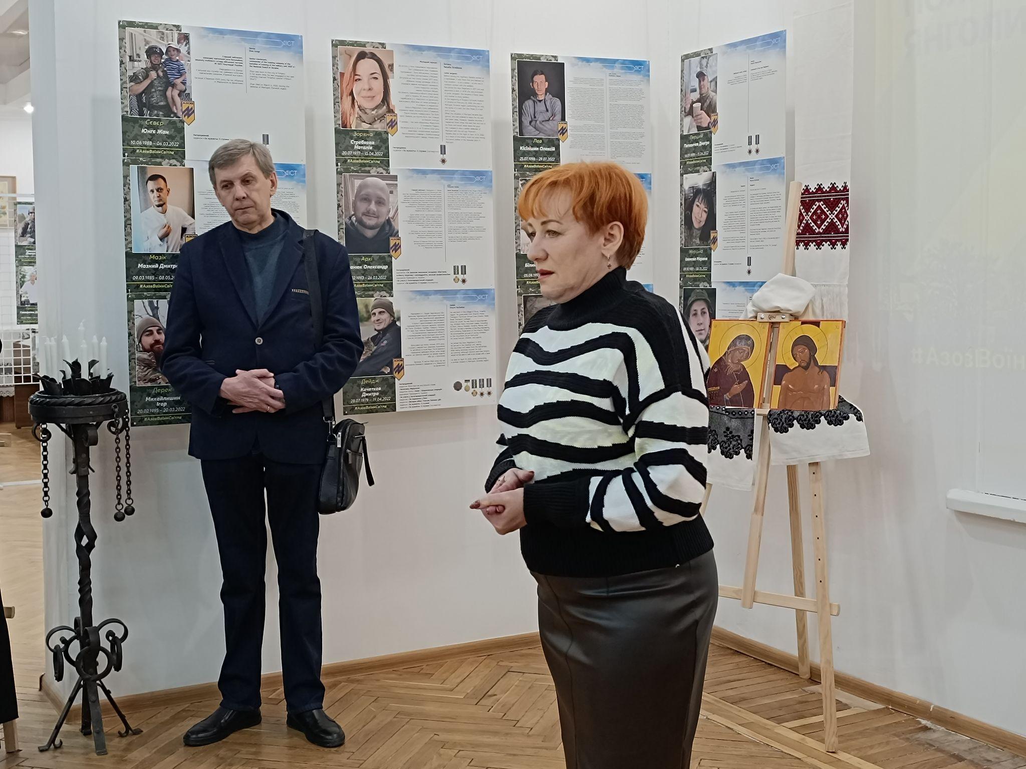 Новини Тернополя - фото з Мешканці Тернополя можуть відвідати виставку про «янголів Маріуполя» (Репортаж)