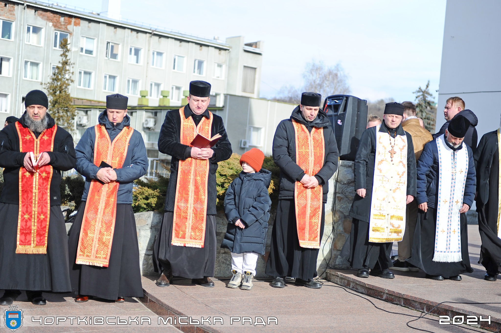 Новини Тернополя - фото з Чортківщина навколішках зустріла тіло полеглого захисника Назара Короля