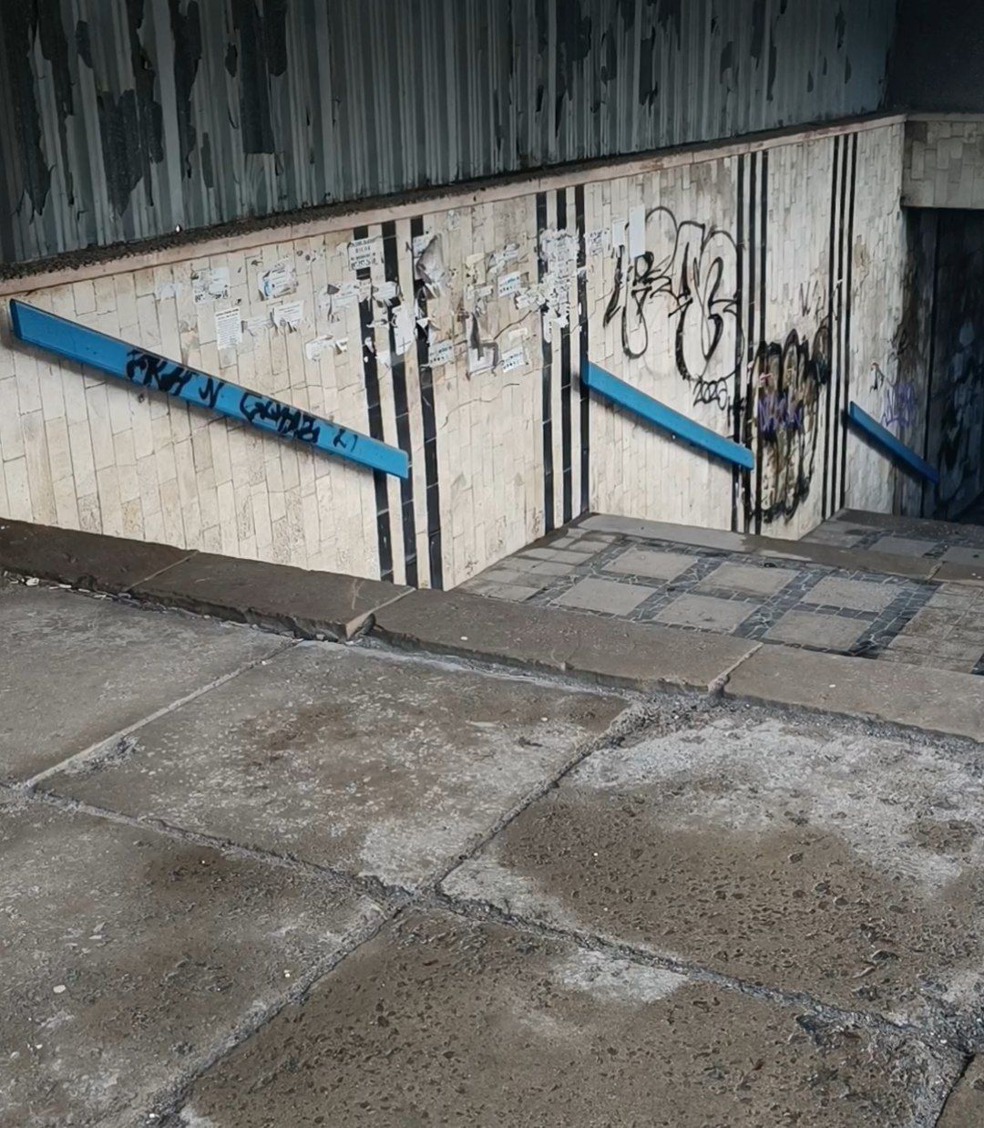 Новини Тернополя - фото з Порожні пляшки, сміття та вода зі стелі: в якому стані підземний перехід біля «Ватри»