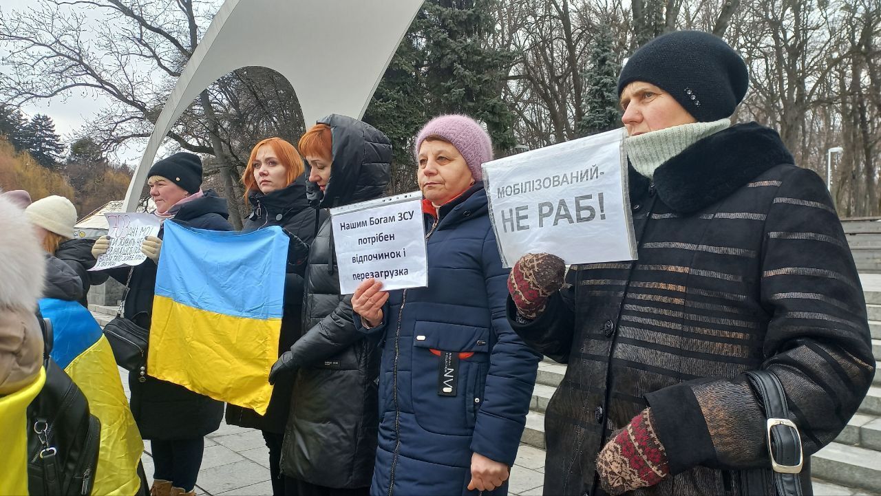 Новини Вінниці - фото з «Їм потрібен відпочинок». У Вінниці проводять акції підтримки законопроекту про демобілізацію