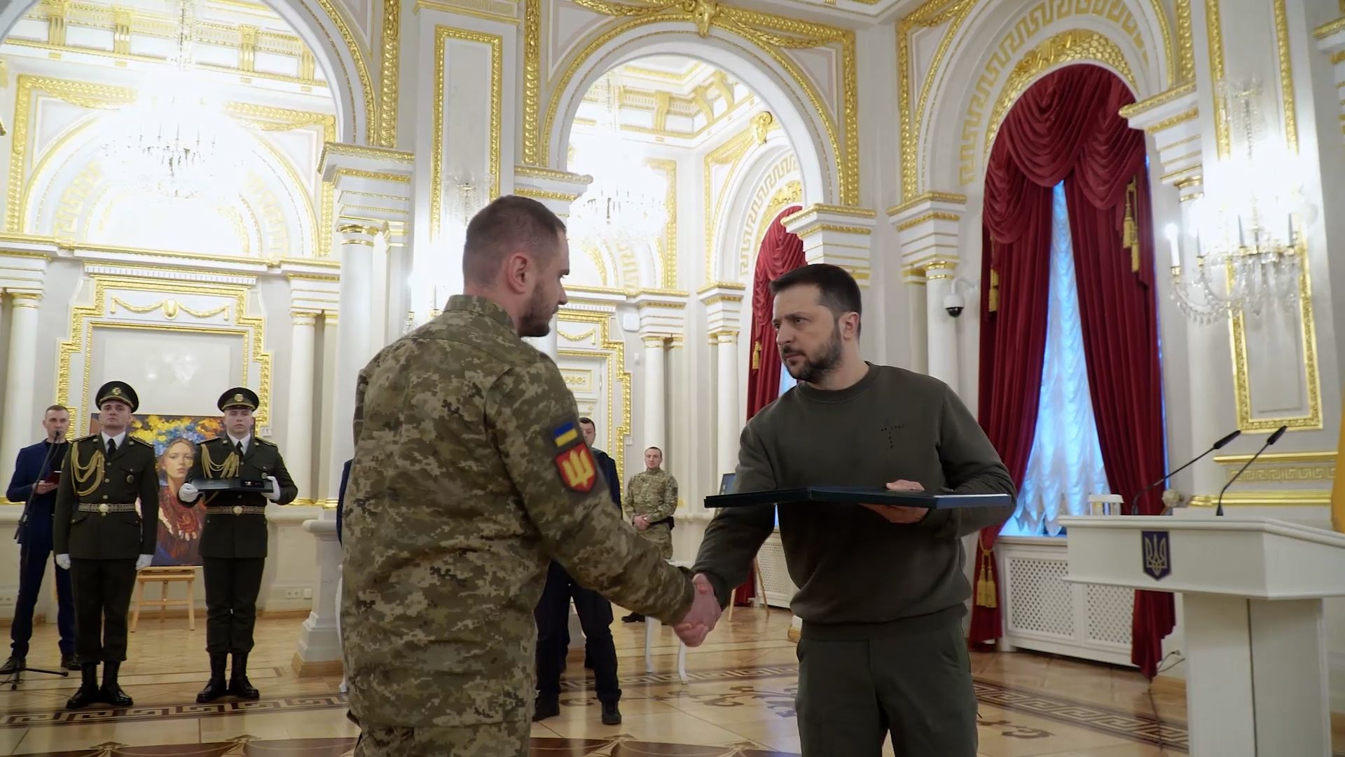 Новини Тернополя - фото з Зеленський нагородив орденом військового з тернопільської артбригади