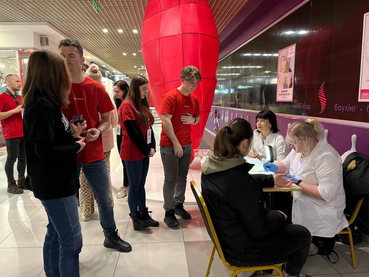 Новини Тернополя - фото з Краплина крові рятує життя:  у Тернополі презентували донорський проєкт «Побач»