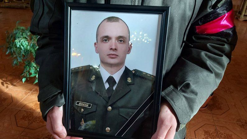 Новини Хмельницького - фото з Загинули на полі бою: у Хмельницькому попрощалися з двома офіцерами