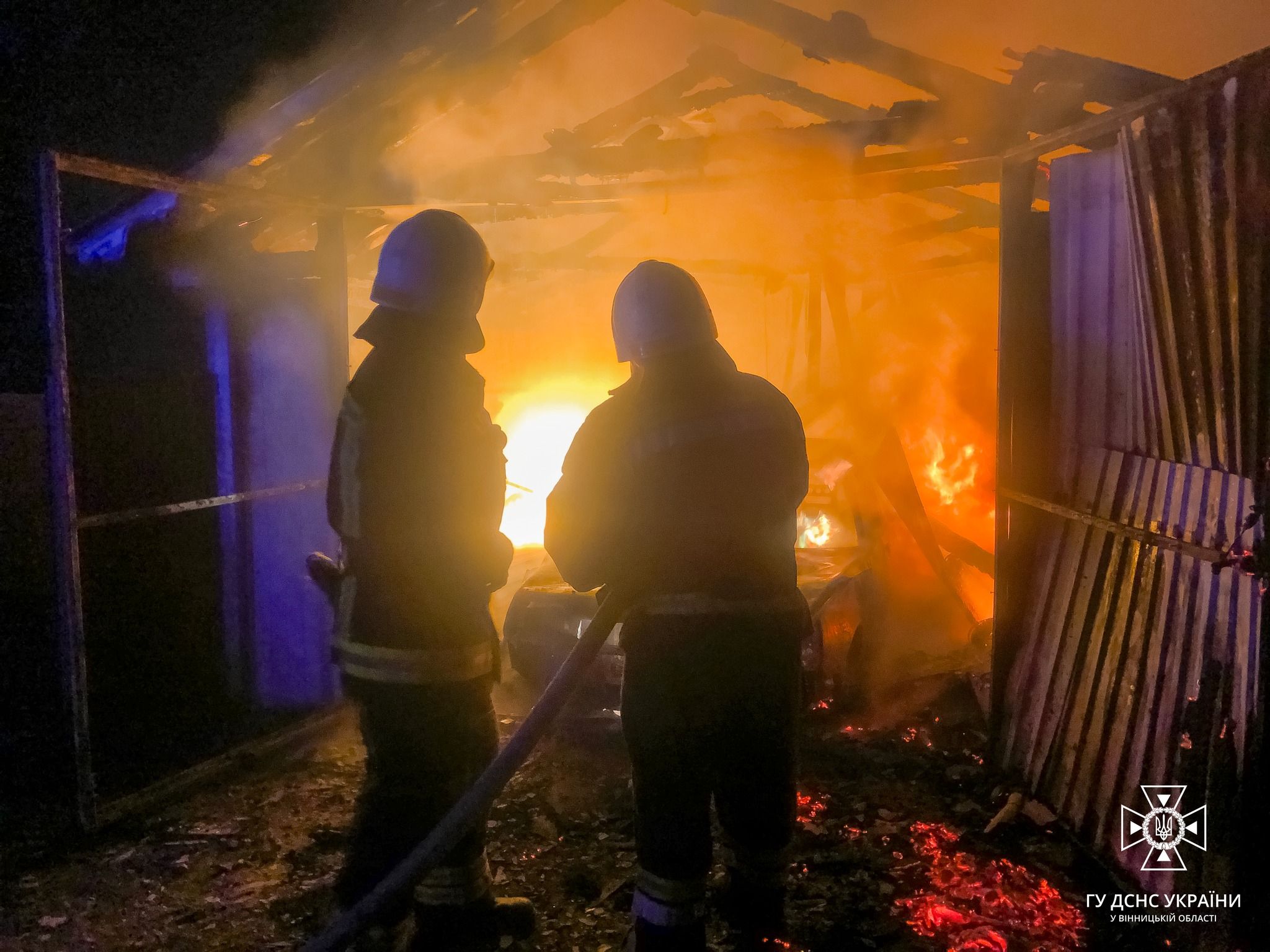 Новини Вінниці - фото з В Іллінцях через несправність електричної системи згоріла автівка