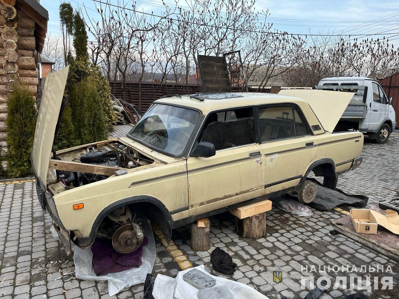 Новини Вінниці - фото з Затримали двох чоловіків, які хотіли розібрати на запчастини чужий автомобіль