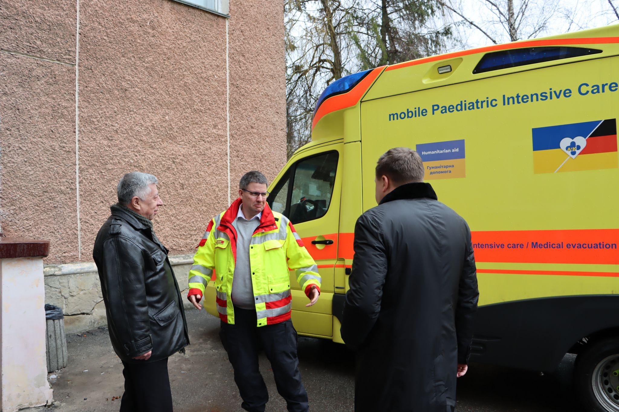 Новини Тернополя - фото з Тернопільських лікарів відвідав парамедик з Німеччини, який рятує українських дітей (РЕПОРТАЖ)