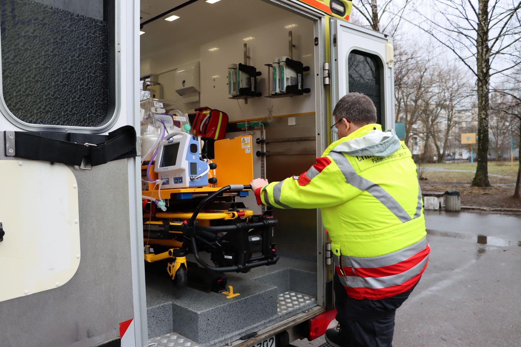 Новини Тернополя - фото з Тернопільських лікарів відвідав парамедик з Німеччини, який рятує українських дітей (РЕПОРТАЖ)