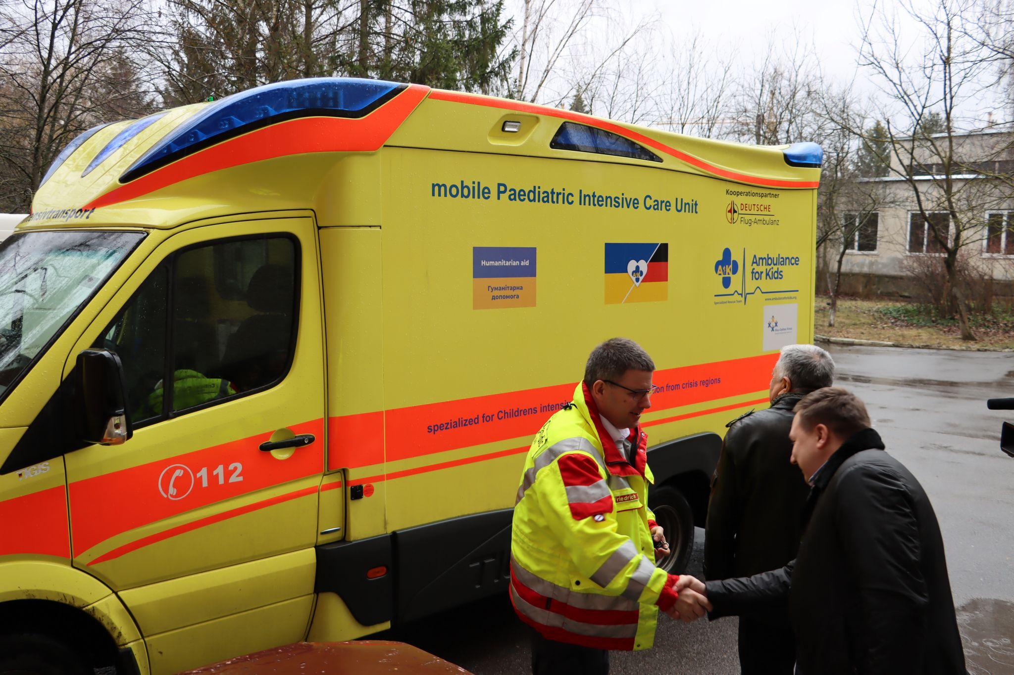 Новини Тернополя - фото з Тернопільських лікарів відвідав парамедик з Німеччини, який рятує українських дітей (РЕПОРТАЖ)