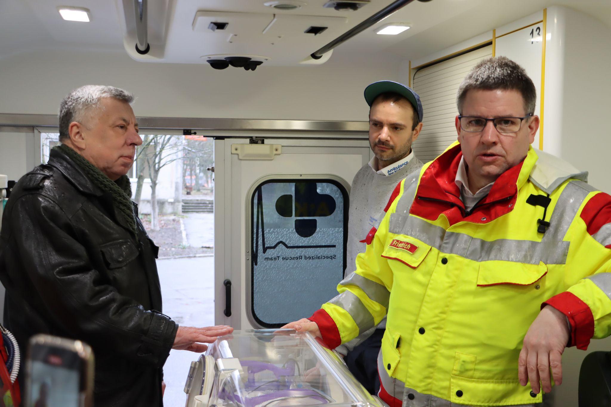 Новини Тернополя - фото з Тернопільських лікарів відвідав парамедик з Німеччини, який рятує українських дітей (РЕПОРТАЖ)