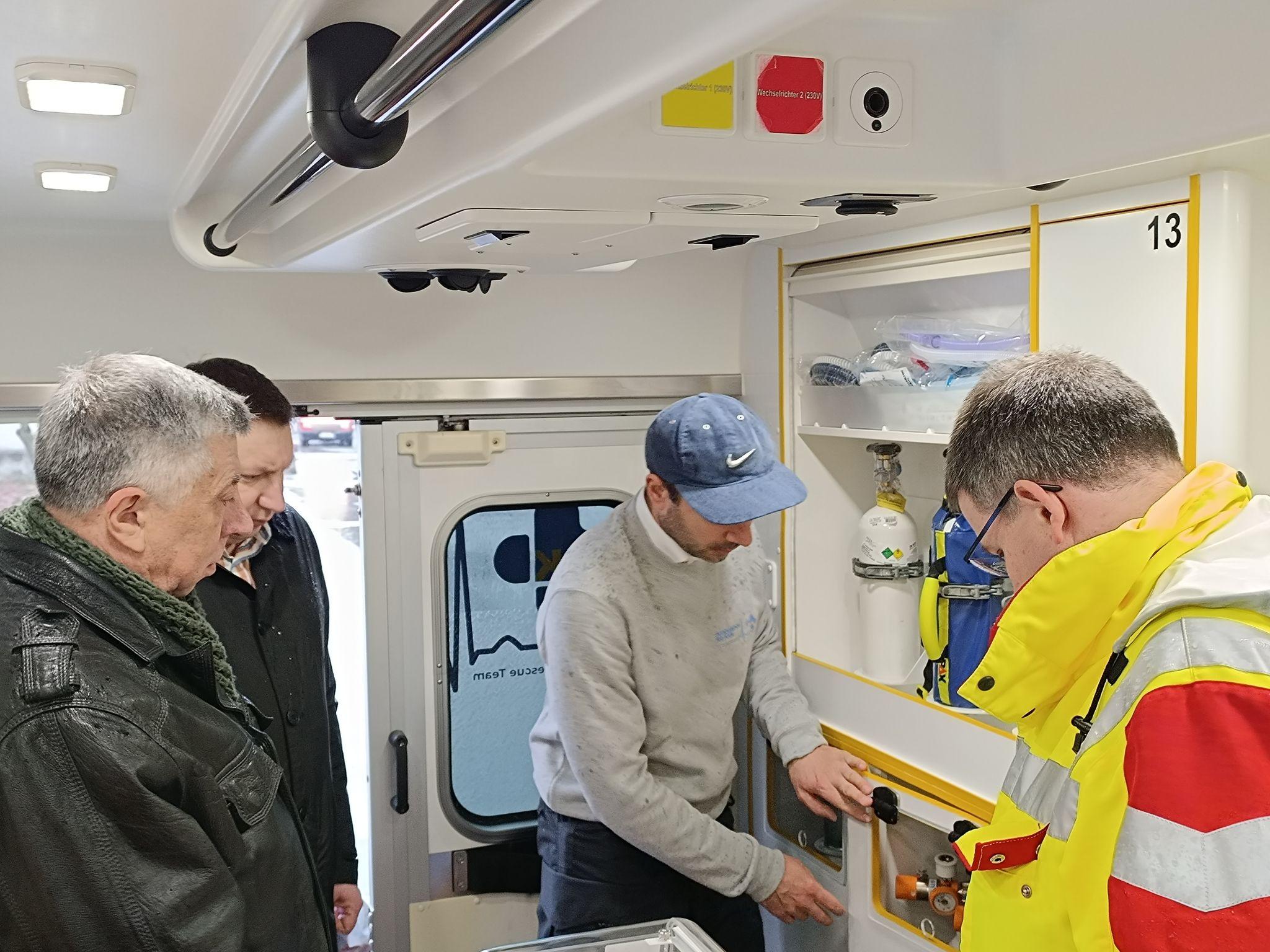 Новини Тернополя - фото з Тернопільських лікарів відвідав парамедик з Німеччини, який рятує українських дітей (РЕПОРТАЖ)