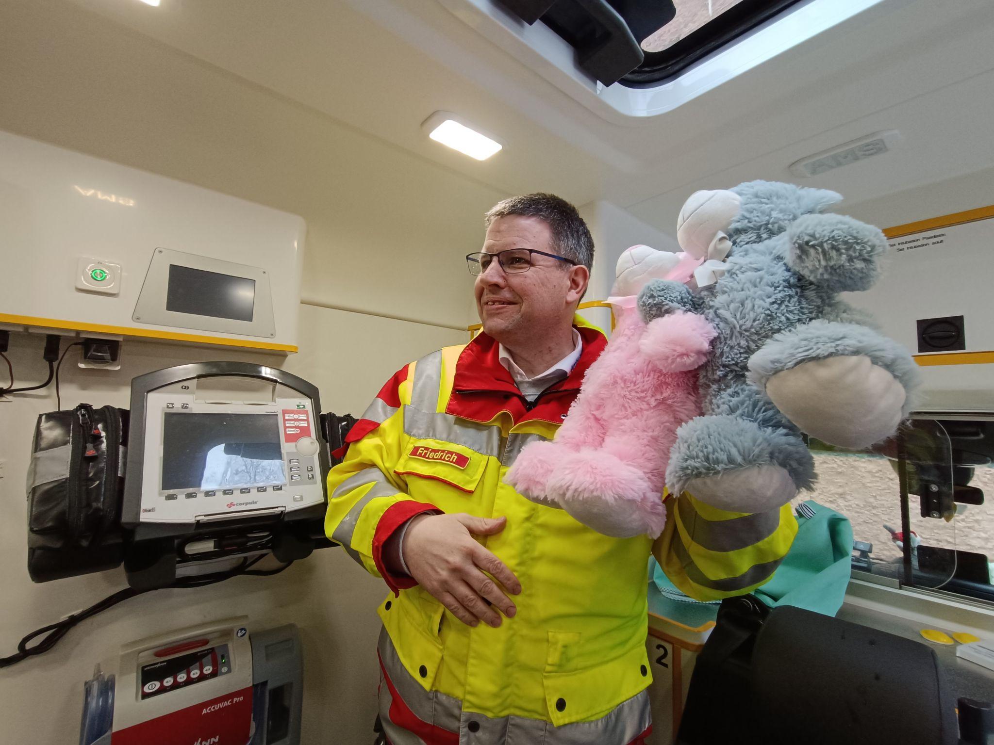 Новини Тернополя - фото з Тернопільських лікарів відвідав парамедик з Німеччини, який рятує українських дітей (РЕПОРТАЖ)