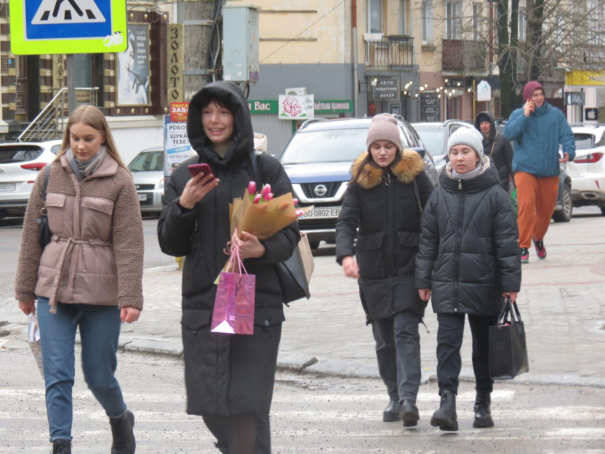 Новини Тернополя - фото з На День закоханих тернополяни купують квіти: скільки коштують та чи є ажіотаж