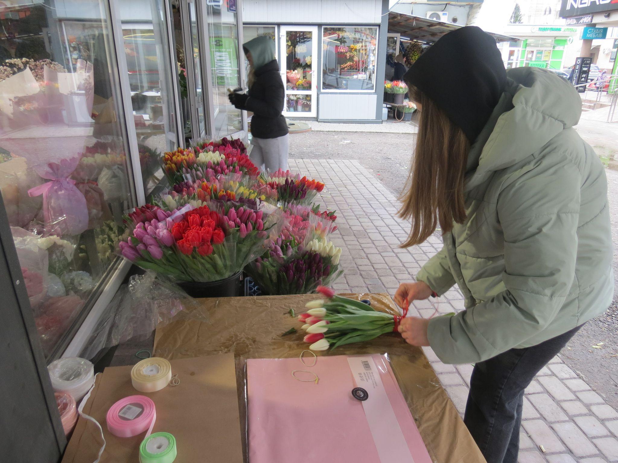 Новини Тернополя - фото з На День закоханих тернополяни купують квіти: скільки коштують та чи є ажіотаж