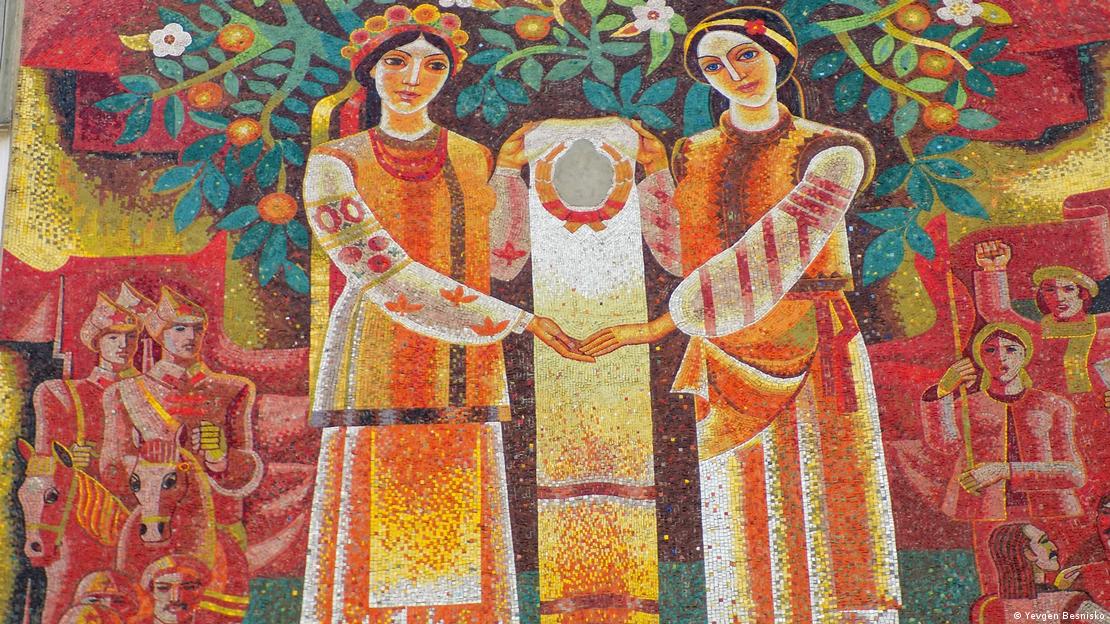 Новини Хмельницького - фото з Студент з Хмельниччини займається збереженням мозаїчних автобусних зупинок