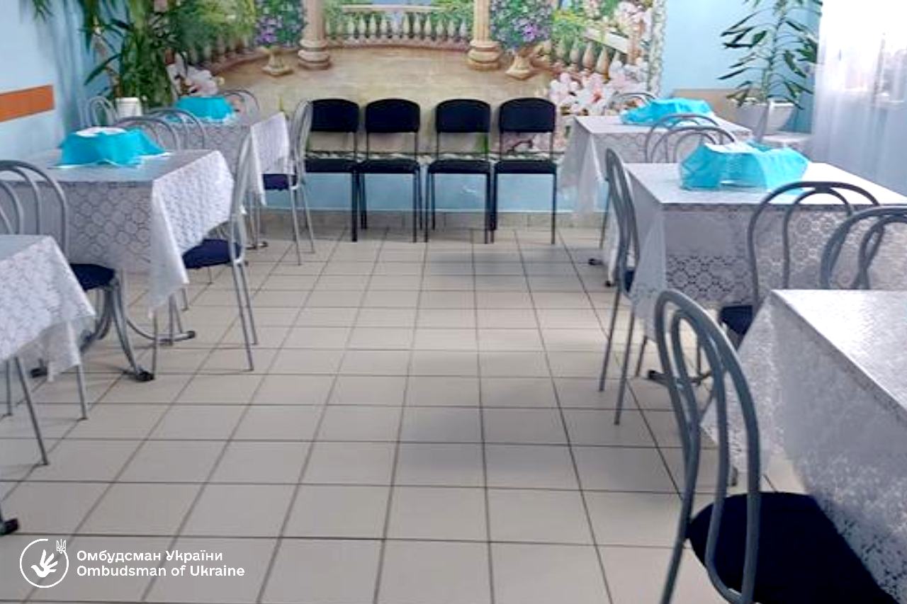 Новини Хмельницького - фото з На Хмельниччині повторно перевірили інтернат для літніх людей. Що виявили? На зображенні може бути: стіл