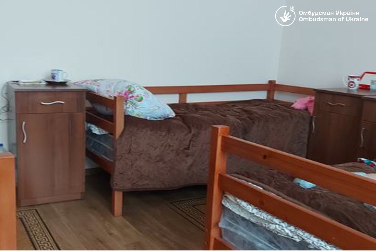 Новини Хмельницького - фото з На Хмельниччині повторно перевірили інтернат для літніх людей. Що виявили? На зображенні може бути: спальня та текст