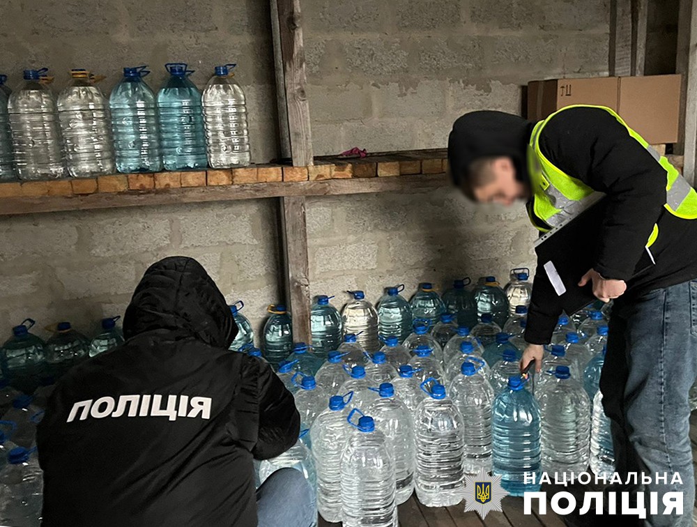 крамничка на колесах: на житомирщині поліцейські припинили продаж контрафактної продукції