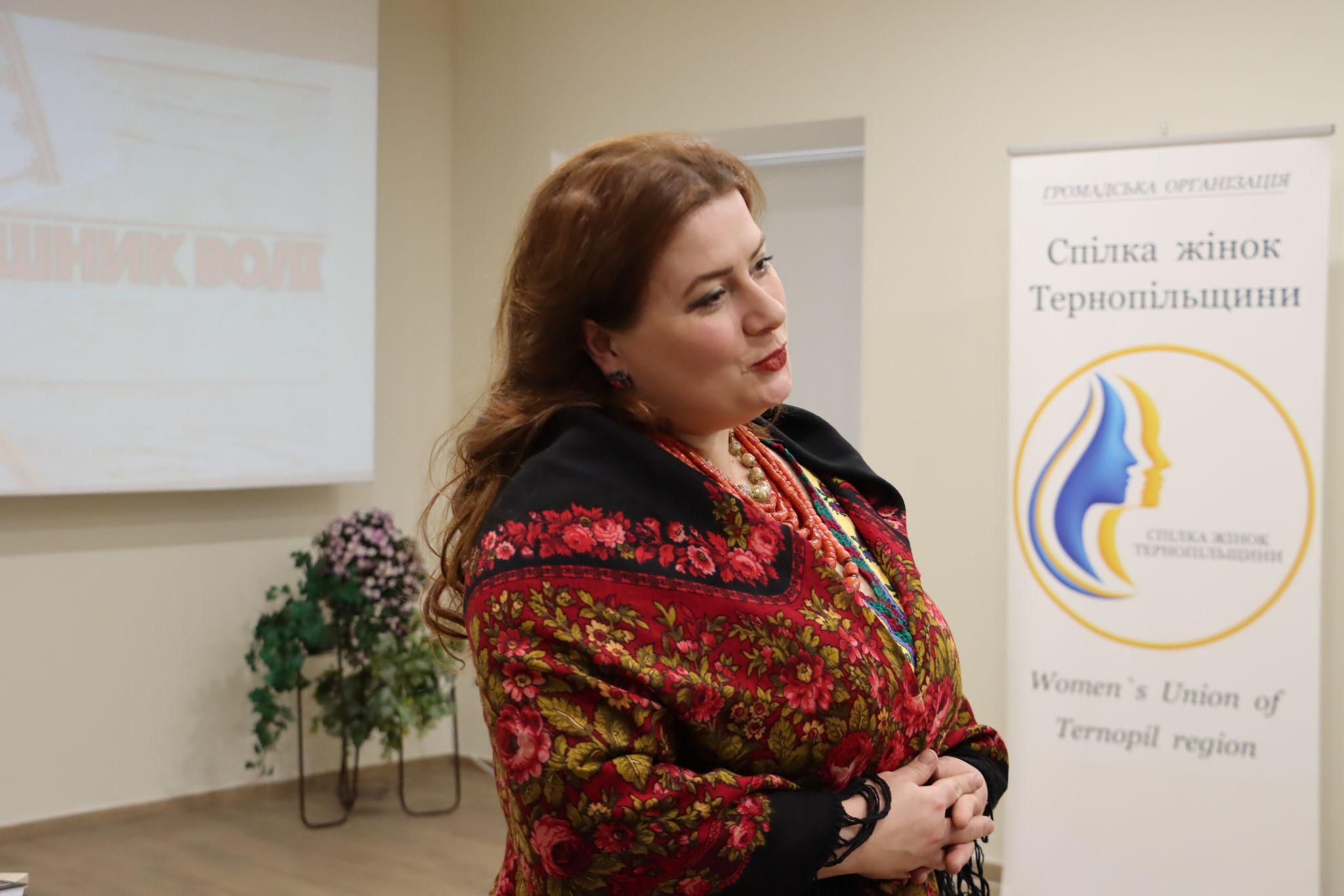 Новини Тернополя - фото з У Тернополі показали «Рушник Волі», який шість місяців вишивали 300 людей (РЕПОРТАЖ)