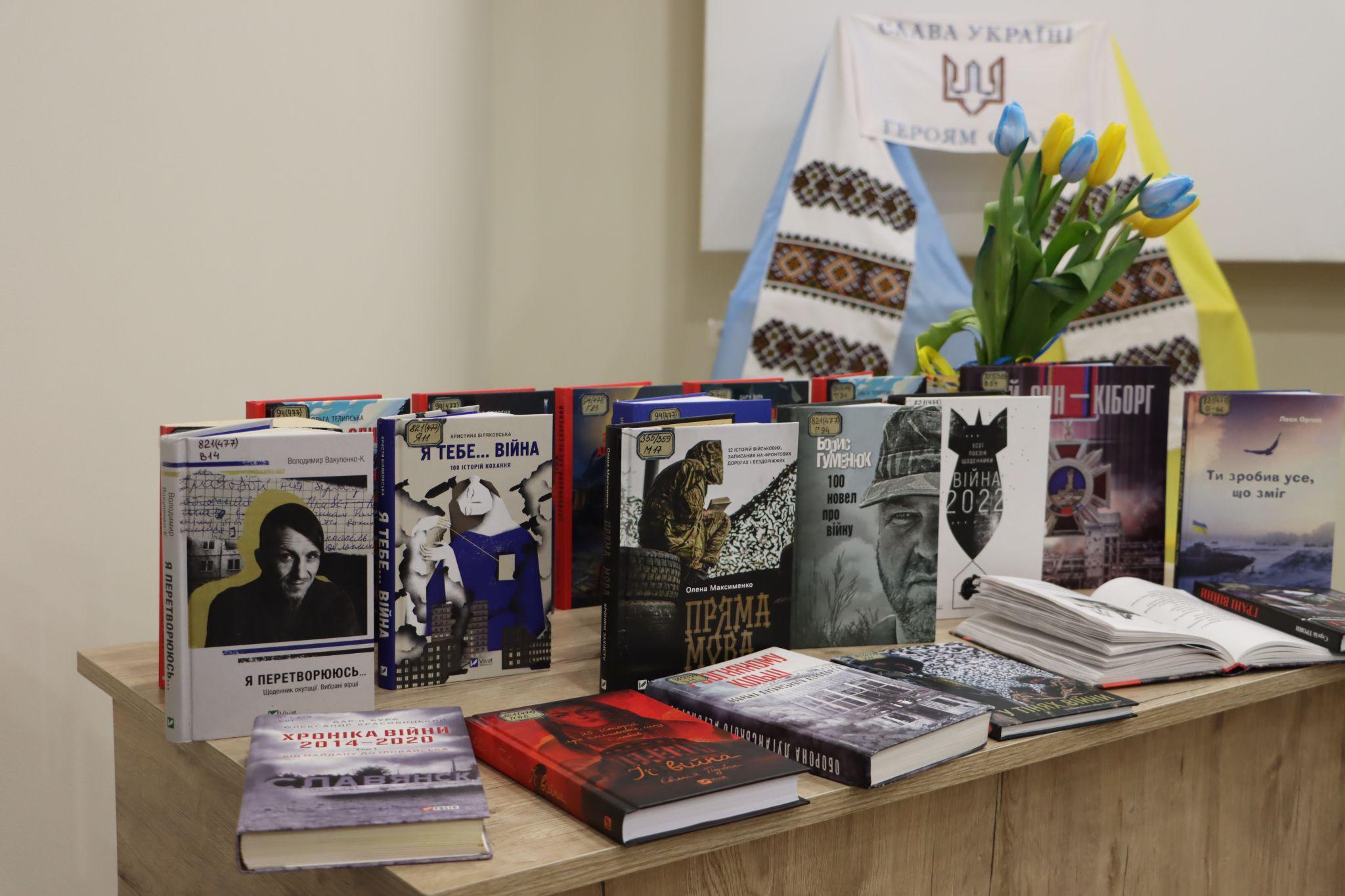 Новини Тернополя - фото з У Тернополі показали «Рушник Волі», який шість місяців вишивали 300 людей (РЕПОРТАЖ)