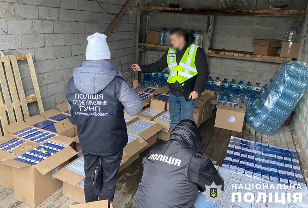 крамничка на колесах: на житомирщині поліцейські припинили продаж контрафактної продукції