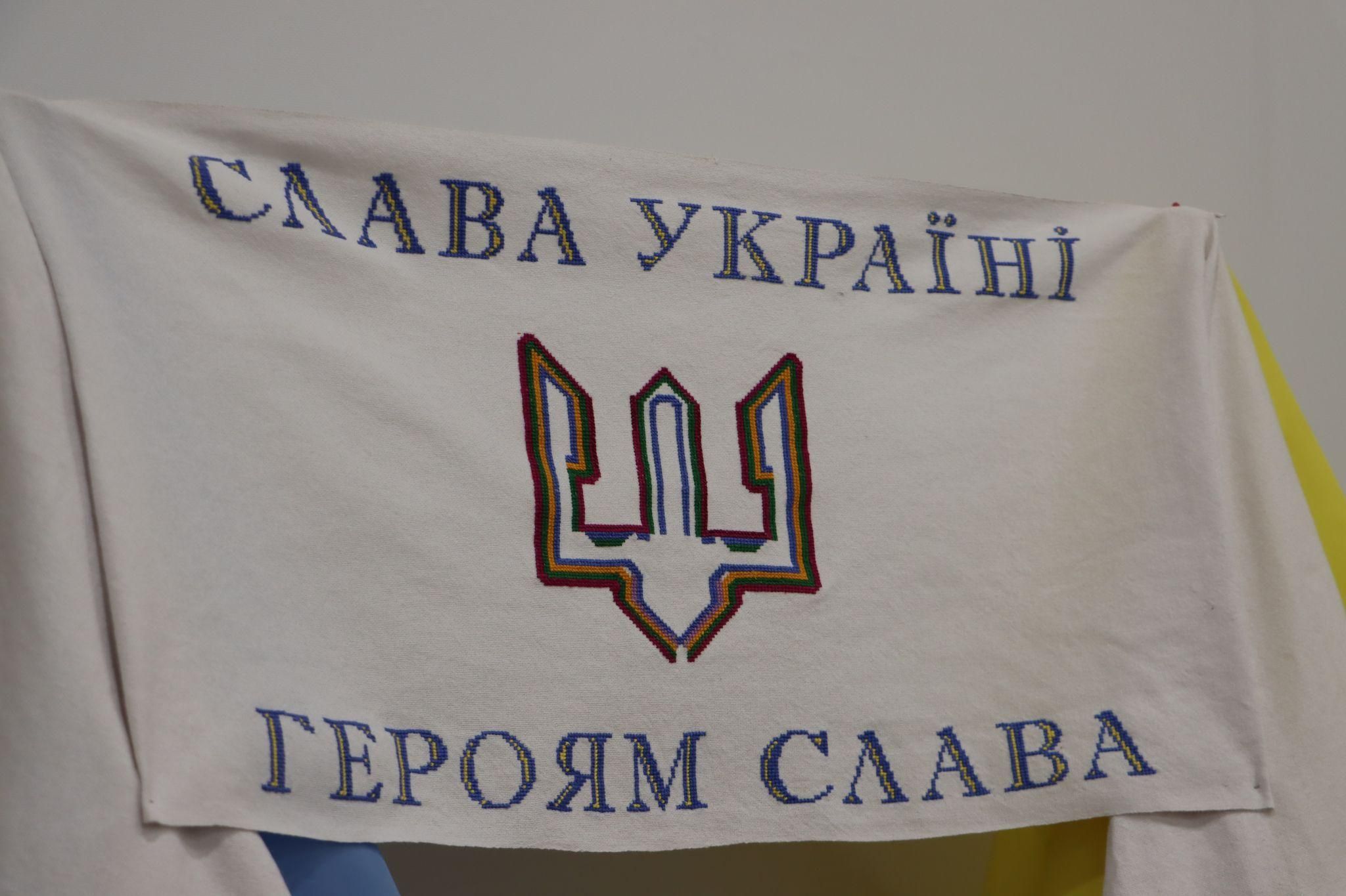 Новини Тернополя - фото з У Тернополі показали «Рушник Волі», який шість місяців вишивали 300 людей (РЕПОРТАЖ)