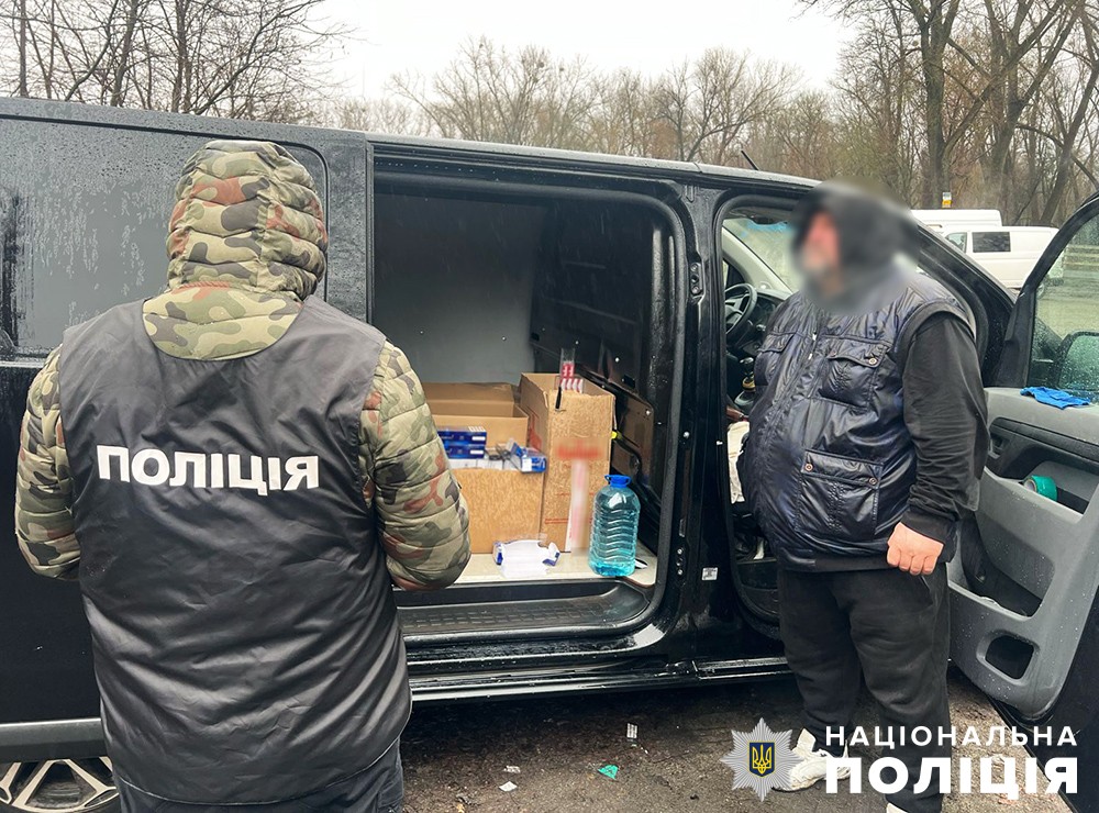 крамничка на колесах: на житомирщині поліцейські припинили продаж контрафактної продукції