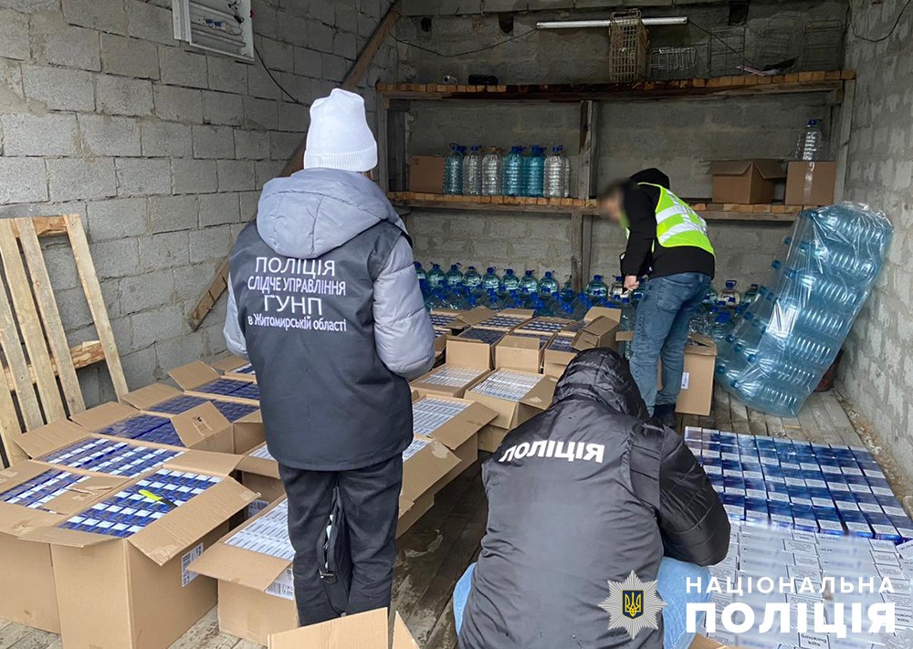 крамничка на колесах: на житомирщині поліцейські припинили продаж контрафактної продукції