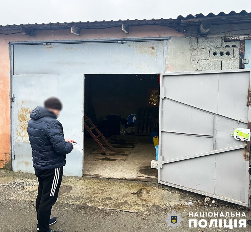 крамничка на колесах: на житомирщині поліцейські припинили продаж контрафактної продукції