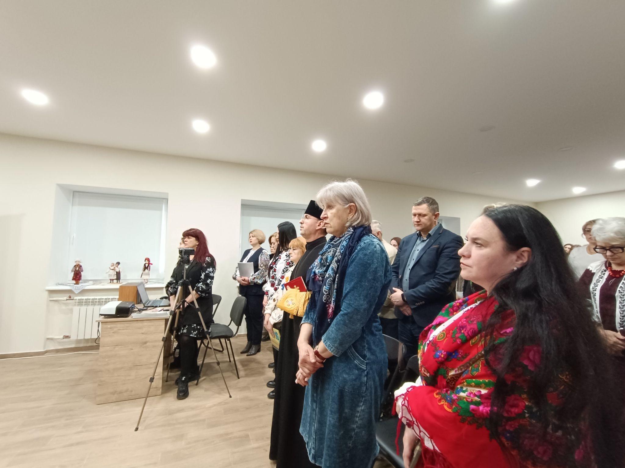 Новини Тернополя - фото з У Тернополі показали «Рушник Волі», який шість місяців вишивали 300 людей (РЕПОРТАЖ)