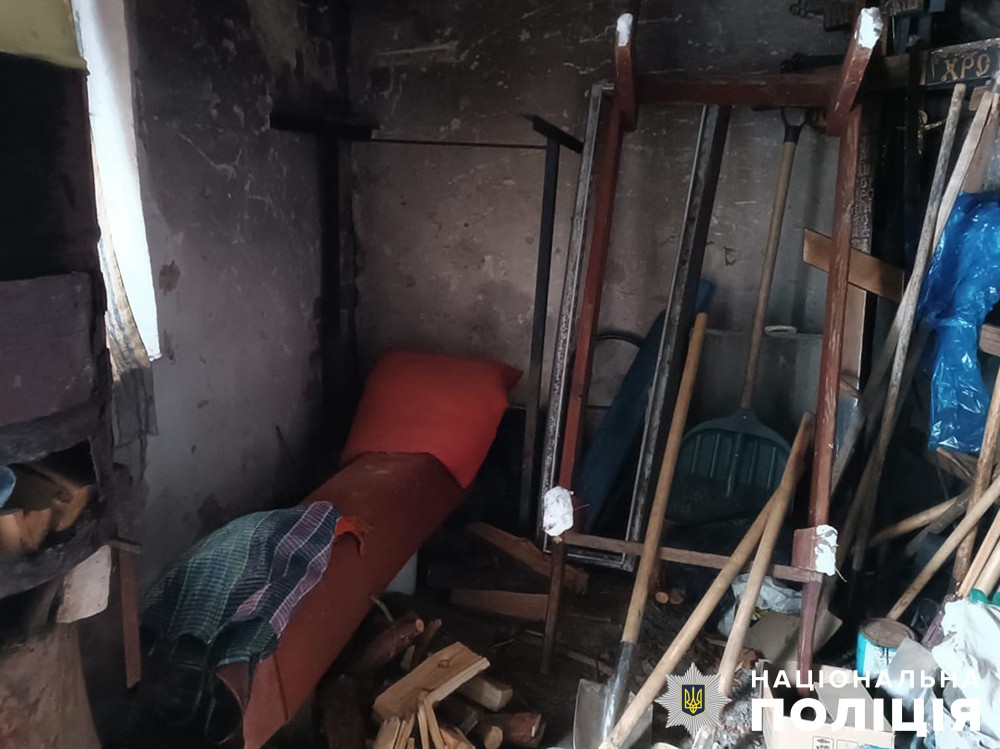 Новини Житомира - фото з В Олевську затримали чоловіка, який вчинив крадіжку та розбій викрав з кладовища інструменти, аби пограбувати крамницю: в олевську поліцейські затримали чоловіка, причетного до розбою