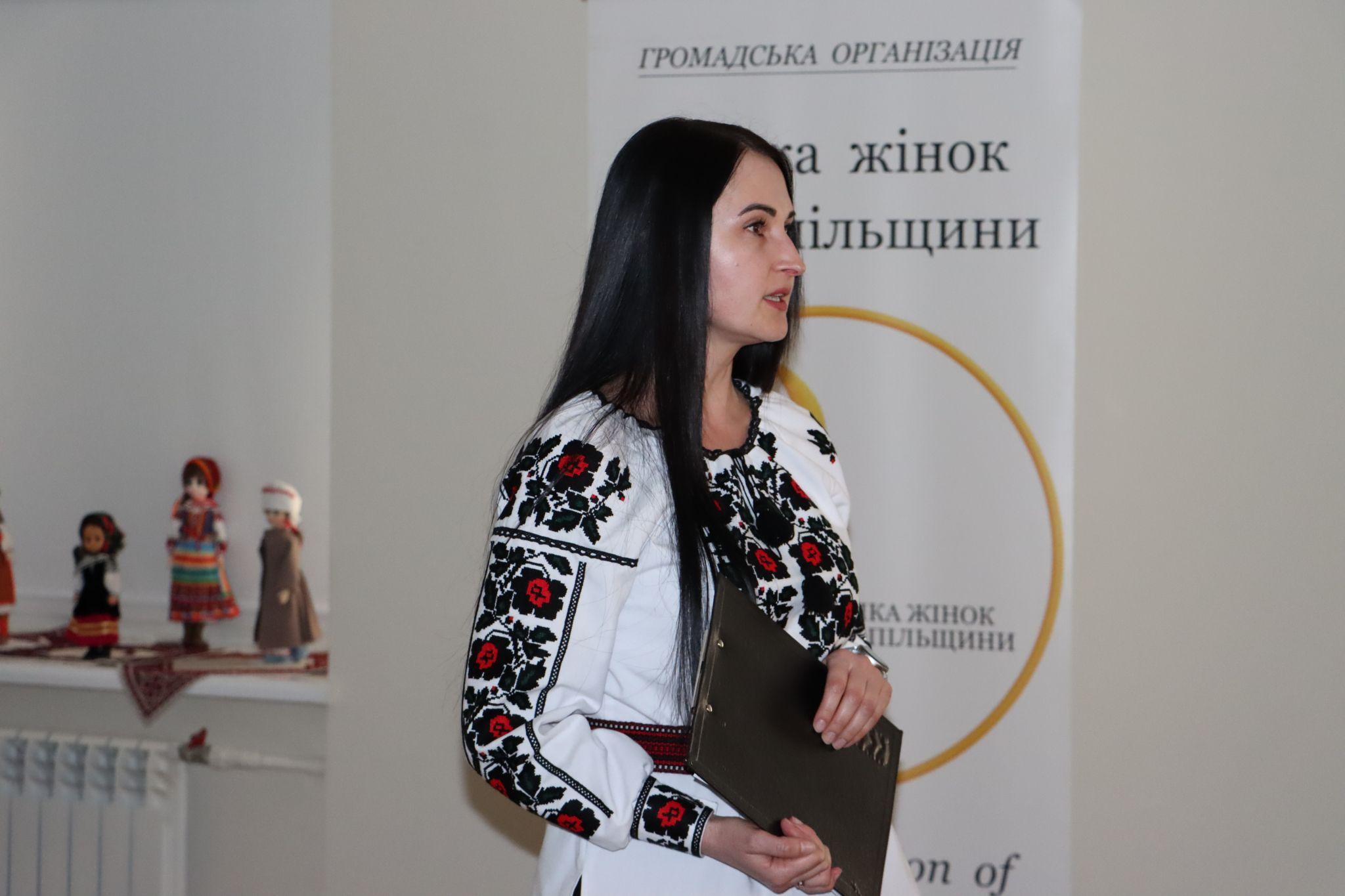 Новини Тернополя - фото з У Тернополі показали «Рушник Волі», який шість місяців вишивали 300 людей (РЕПОРТАЖ)