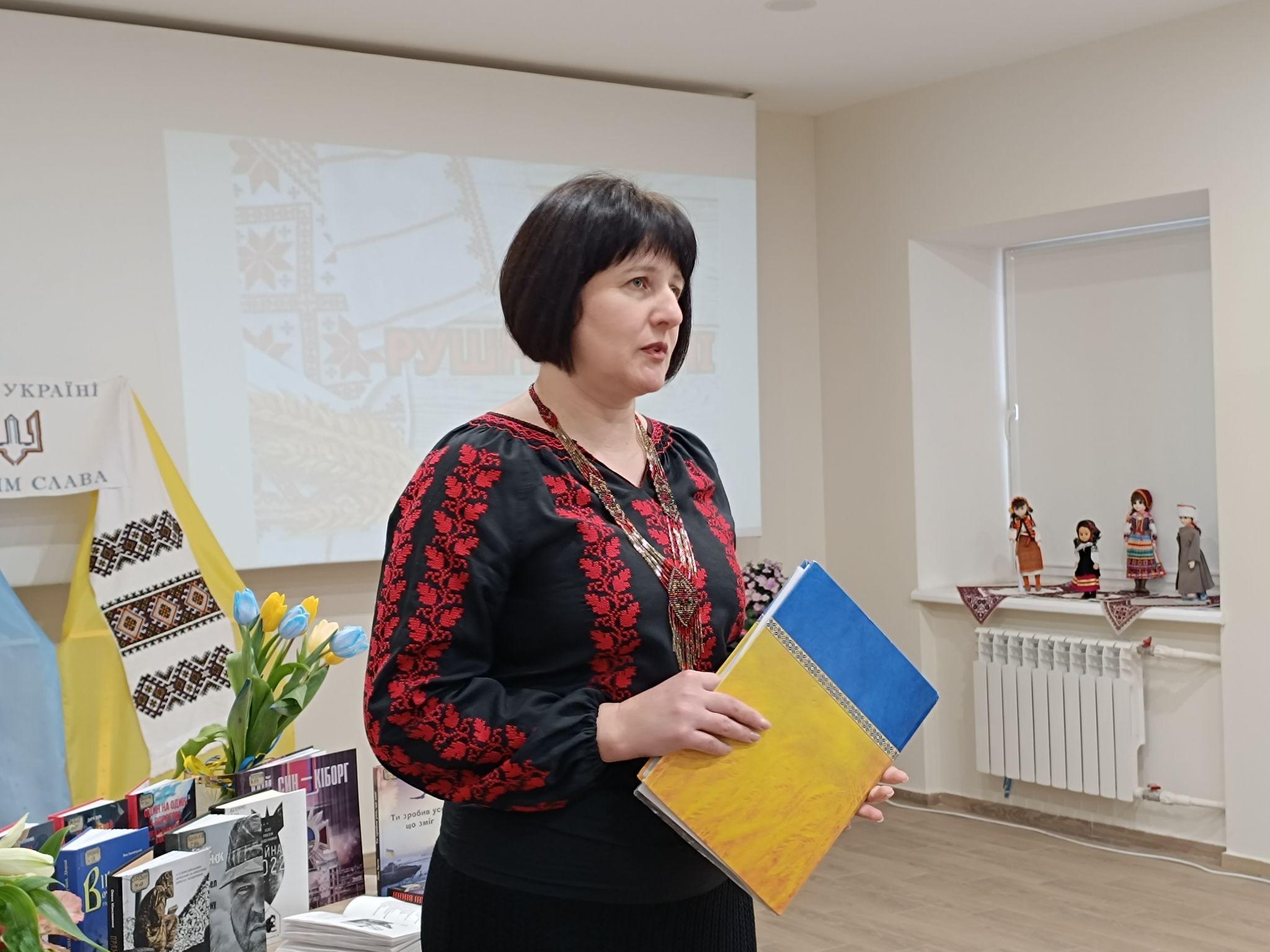 Новини Тернополя - фото з У Тернополі показали «Рушник Волі», який шість місяців вишивали 300 людей (РЕПОРТАЖ)