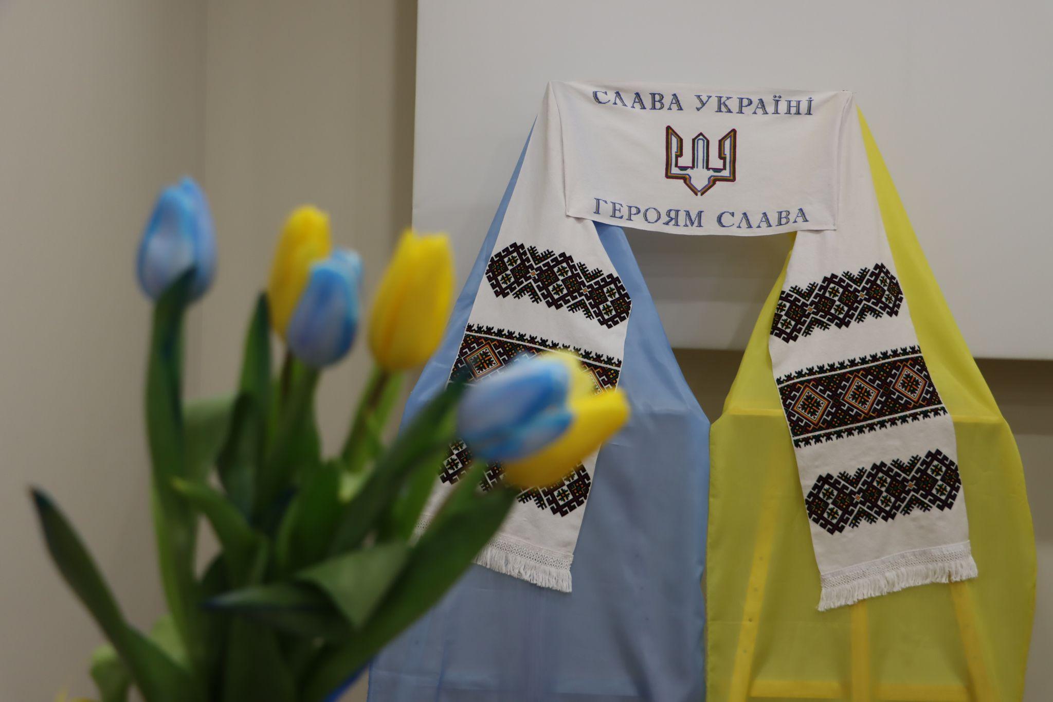 Новини Тернополя - фото з У Тернополі показали «Рушник Волі», який шість місяців вишивали 300 людей (РЕПОРТАЖ)